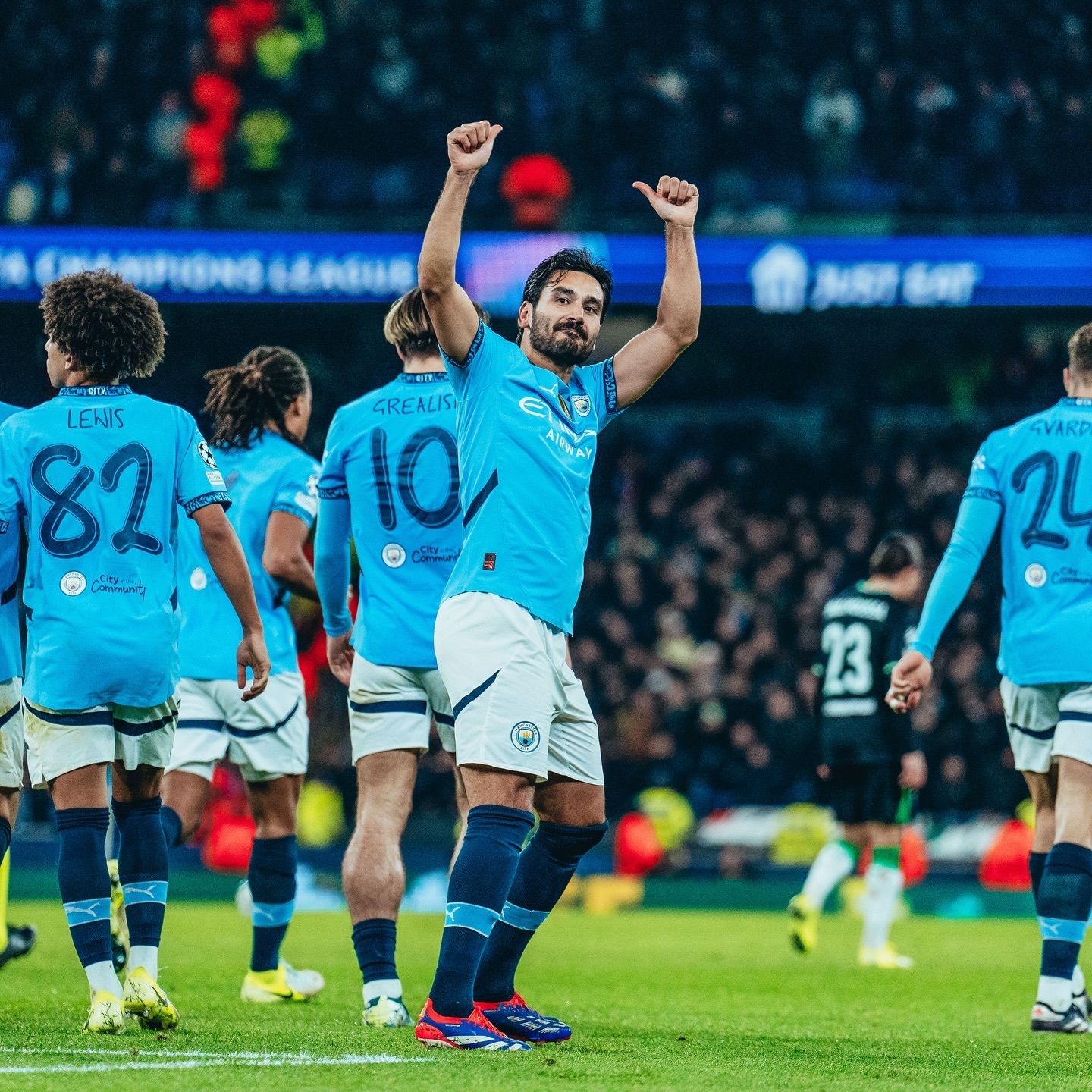 包含今晚突围战来临；曼城围绕欧篮联临场应变；更衣室稳定；轮换策略成焦点的词条