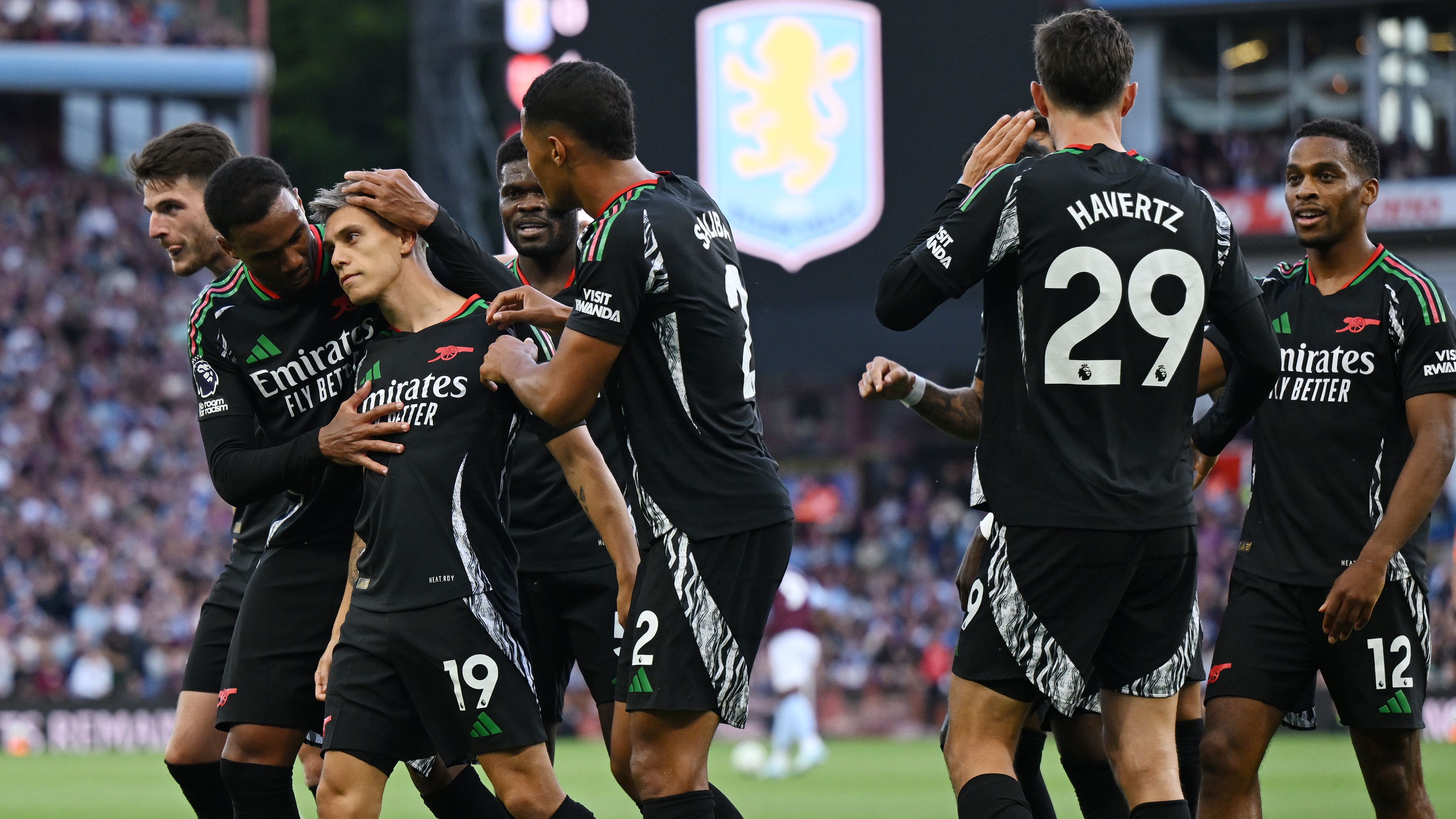 窗口期英超焦点战，犹他爵士回应争议，话题不断，资深球员宣示担当的简单介绍